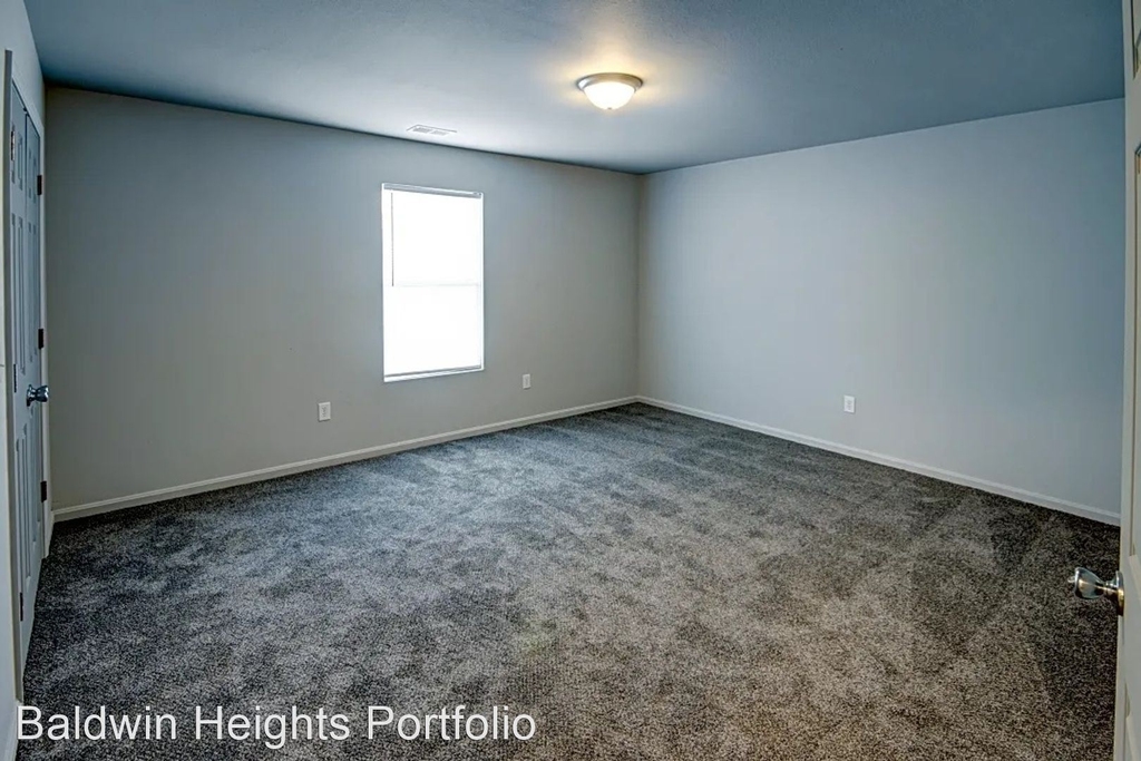 220 W. Garfield Ave - Photo 4