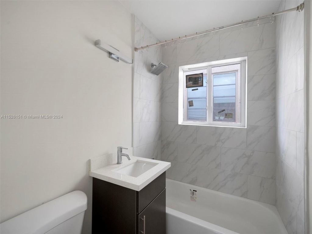 1525 Michigan Ave - Photo 17