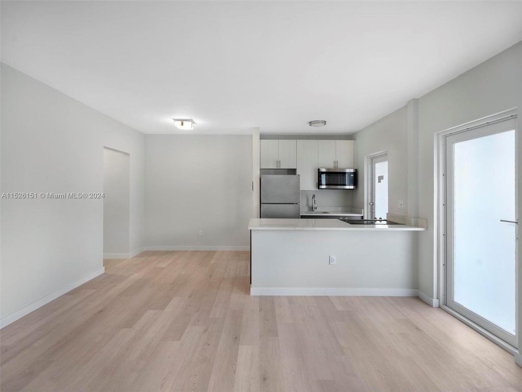 1525 Michigan Ave - Photo 4