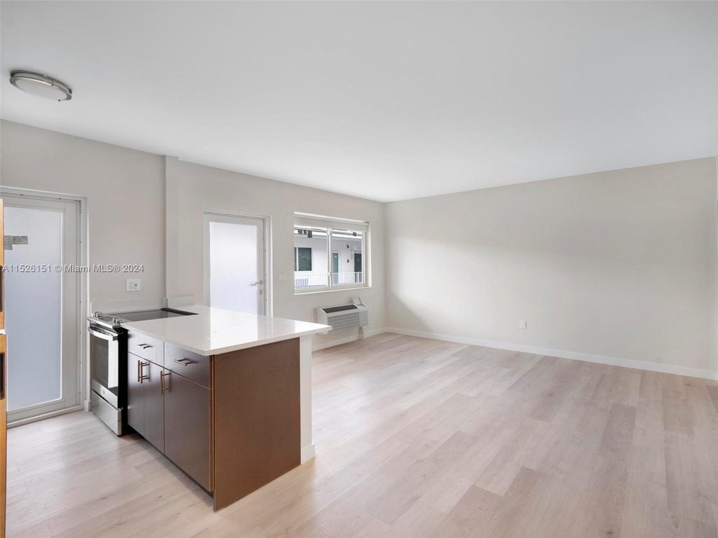 1525 Michigan Ave - Photo 3