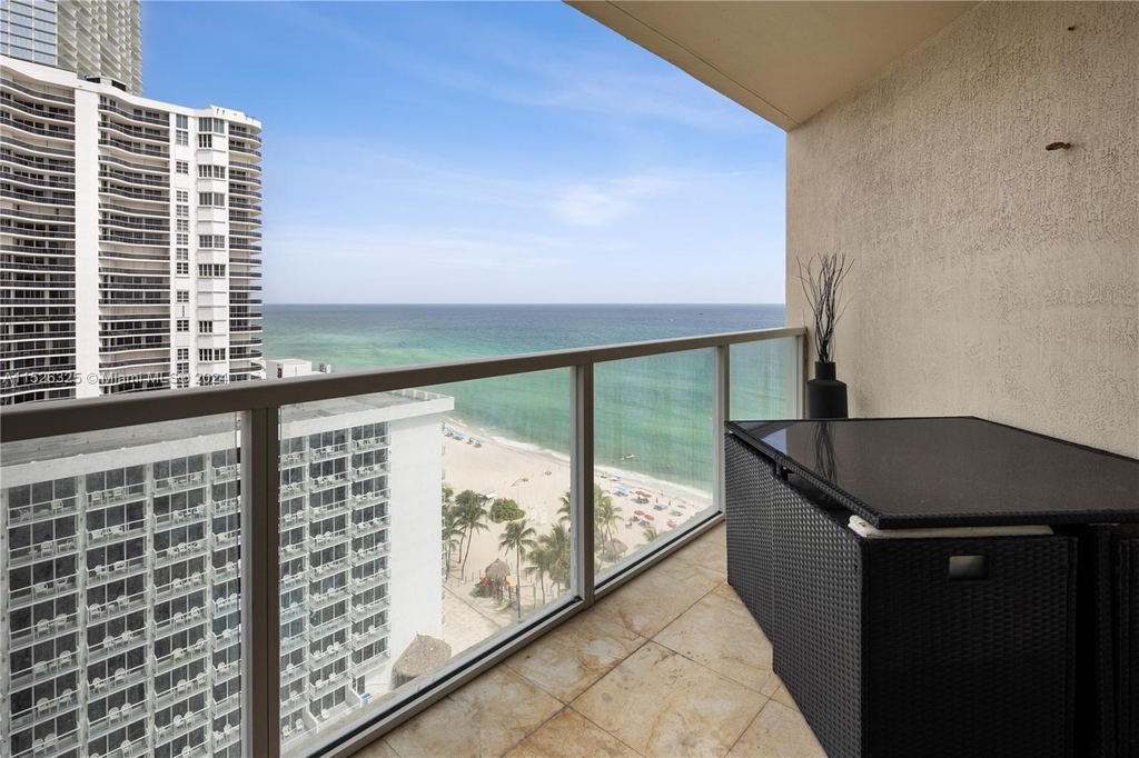 16699 Collins Ave - Photo 3