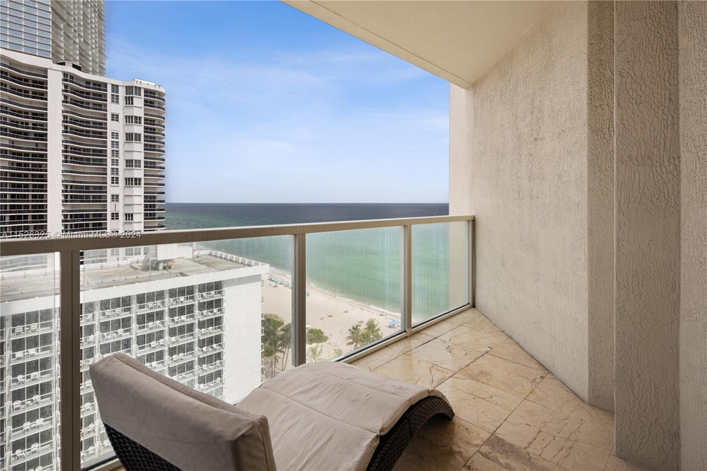 16699 Collins Ave - Photo 17