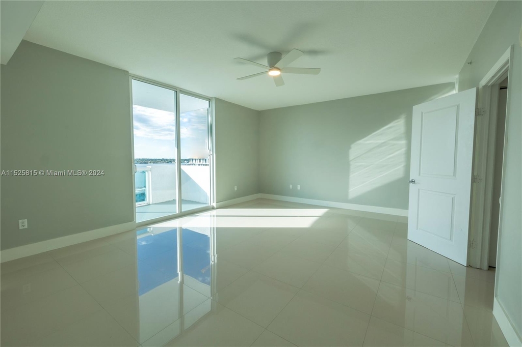 7900 Harbor Island Dr - Photo 8