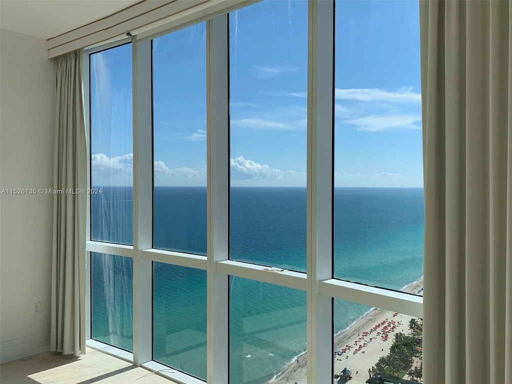 18101 Collins Ave - Photo 6