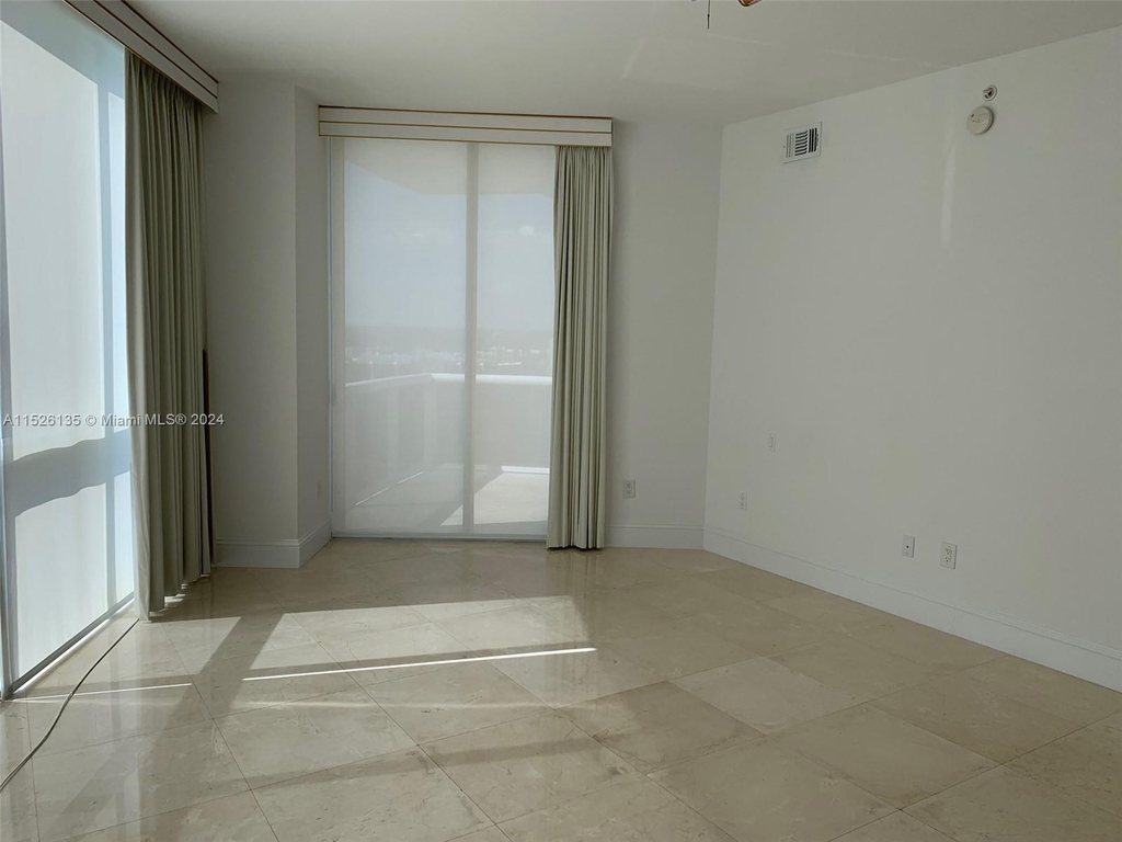 18101 Collins Ave - Photo 27