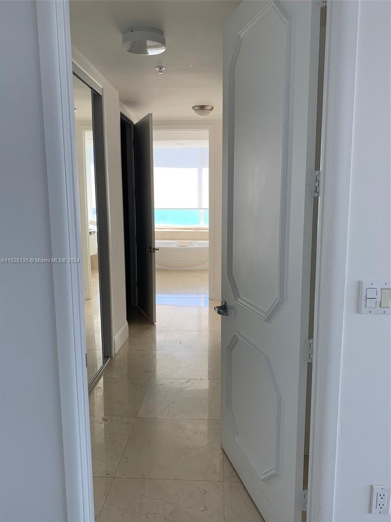 18101 Collins Ave - Photo 16