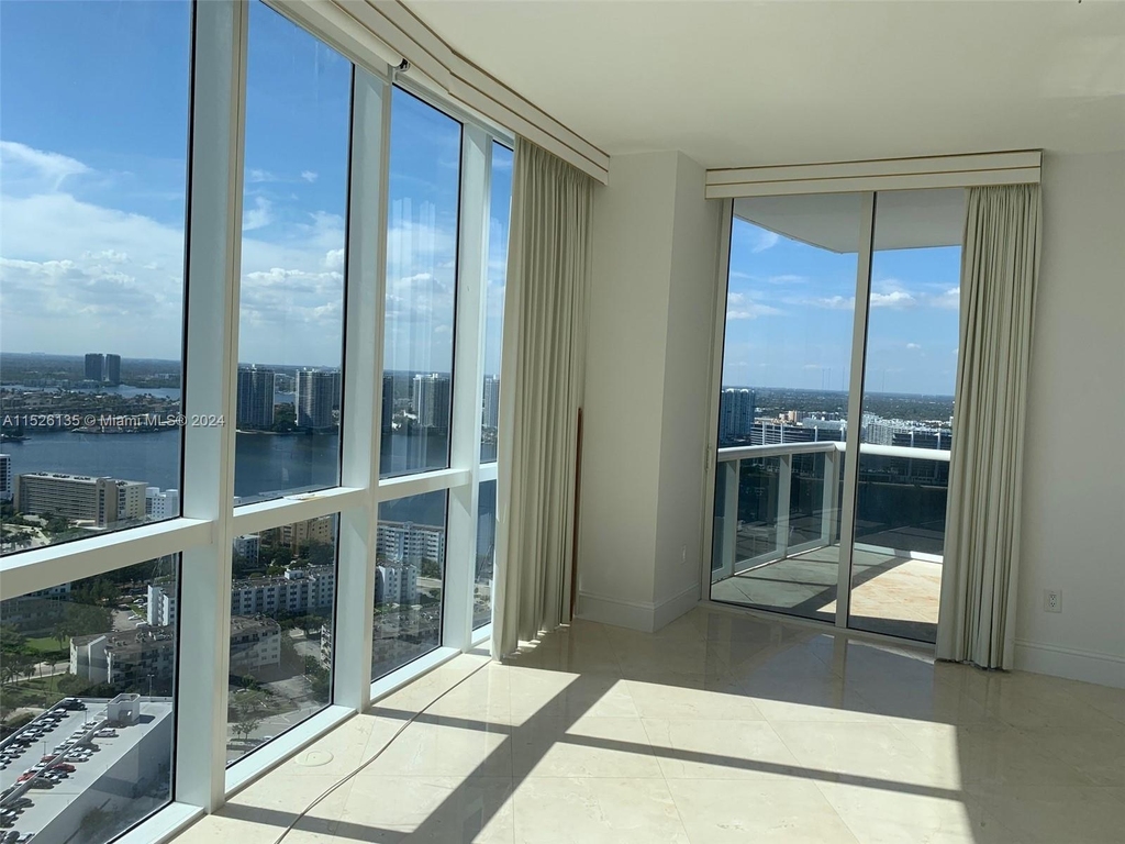 18101 Collins Ave - Photo 30