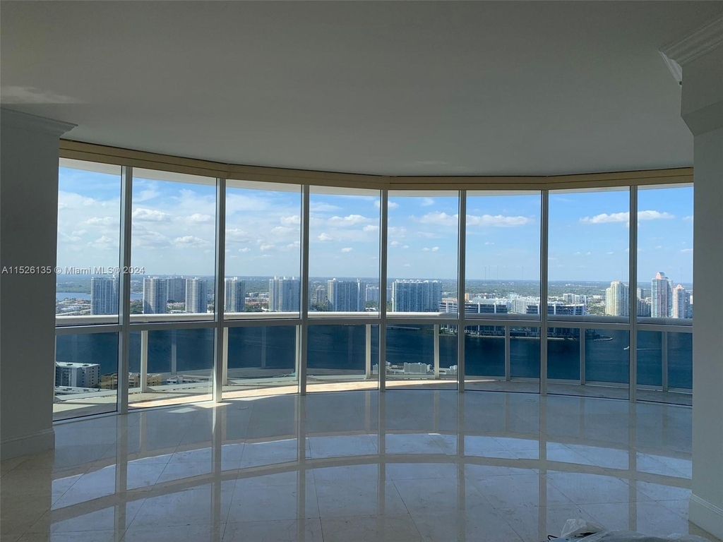 18101 Collins Ave - Photo 7