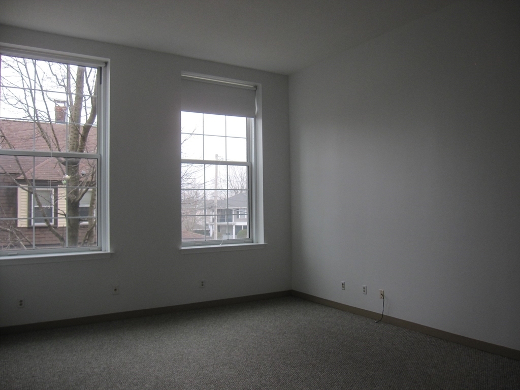 130 Beach St - Photo 3