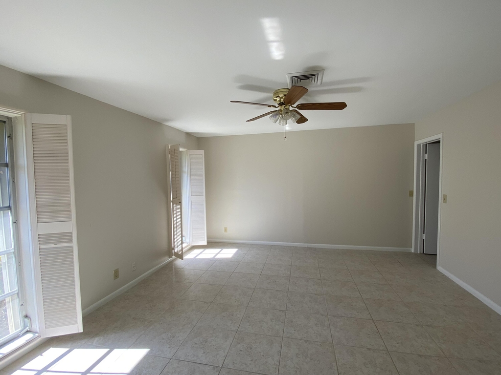 321 S Villa Drive S - Photo 3