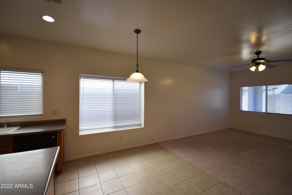 11633 W Jackson Street - Photo 16