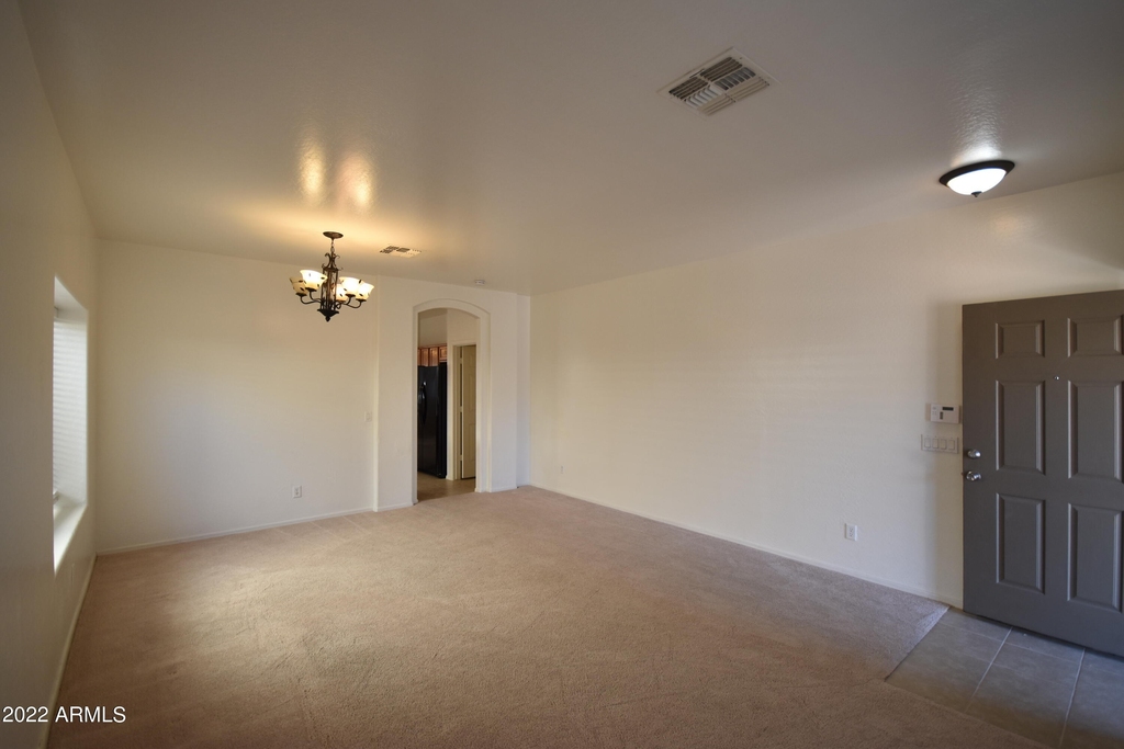 11633 W Jackson Street - Photo 10