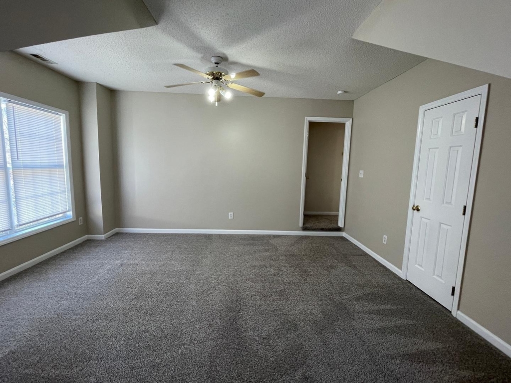 8605 Rosecliff Court - Photo 11