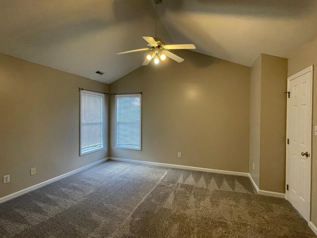 8605 Rosecliff Court - Photo 12