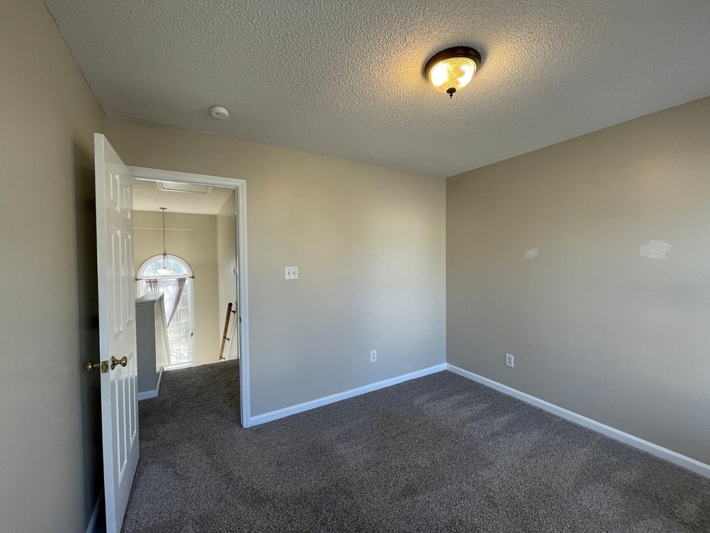 8605 Rosecliff Court - Photo 17