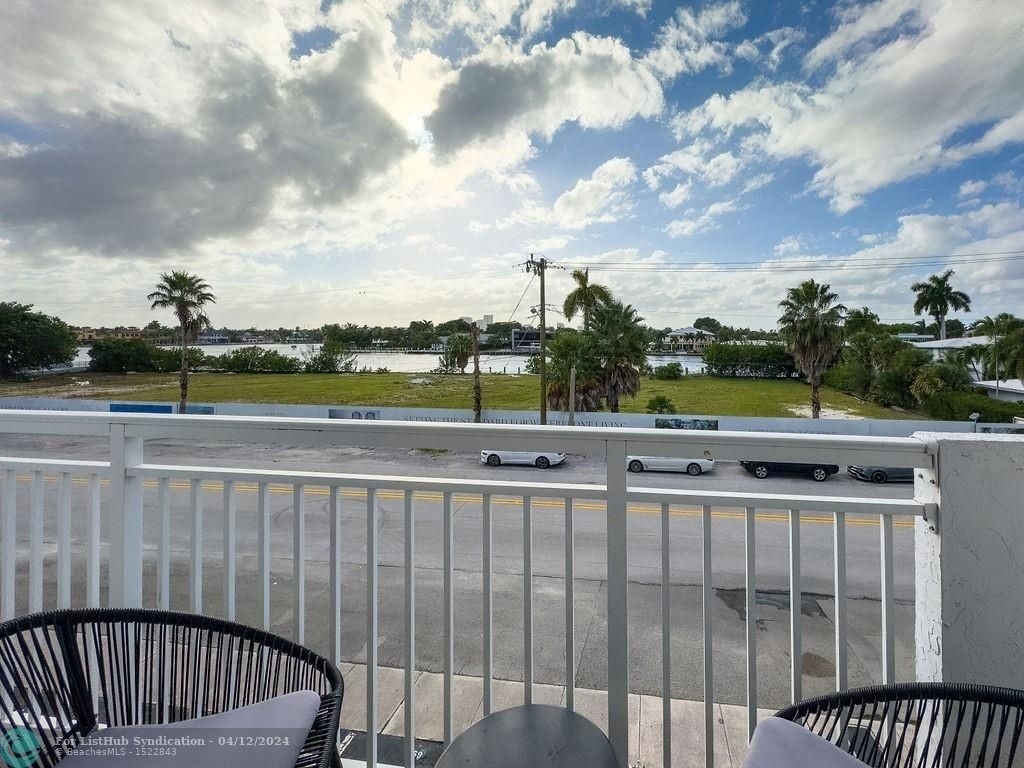 550 Bayshore Dr - Photo 0