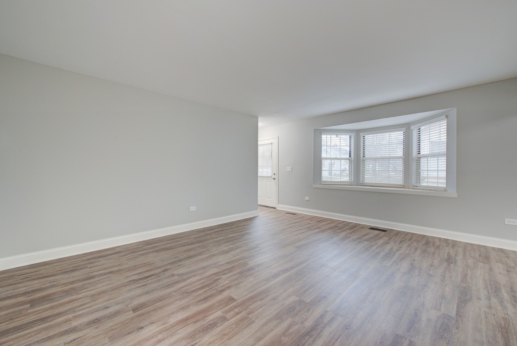 425 N Lake Shore Drive - Photo 2