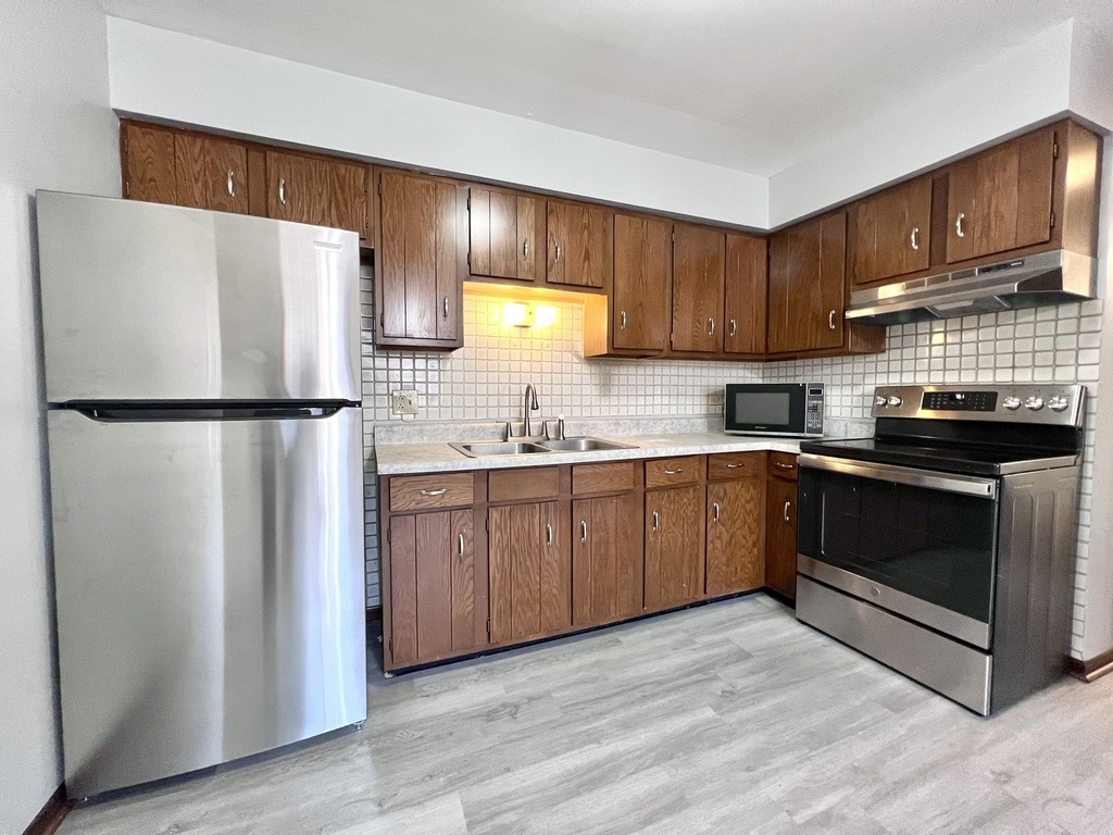 10405 Mansfield Avenue - Photo 1