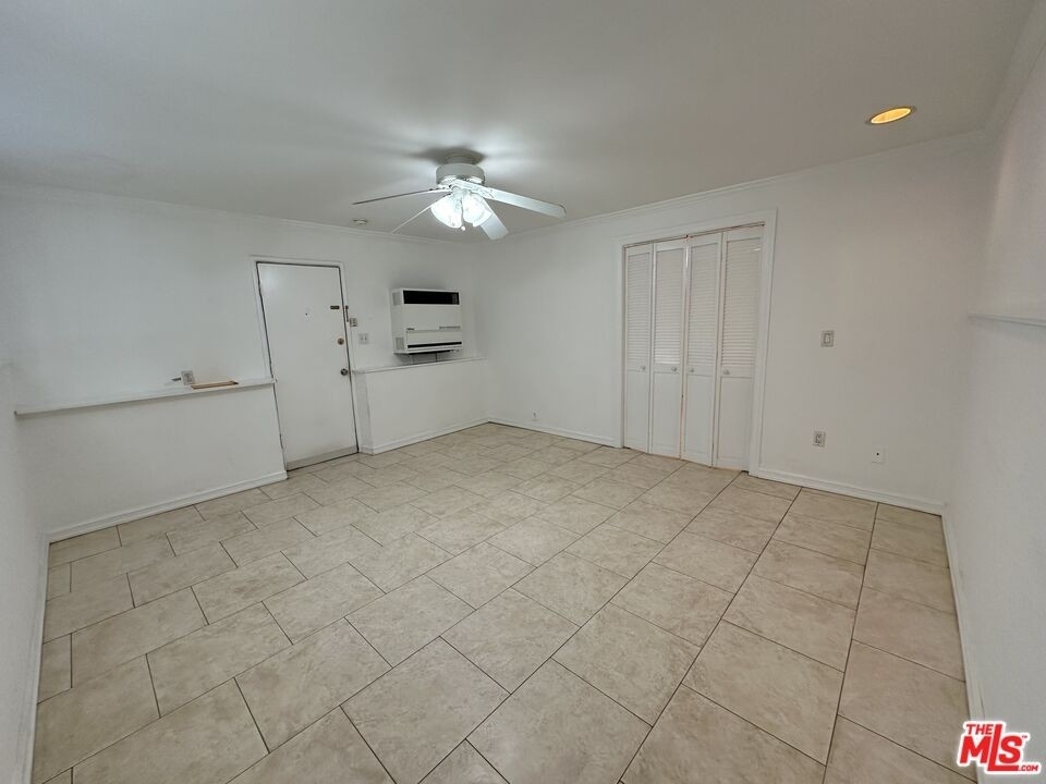 946 N Doheny Drive - Photo 4