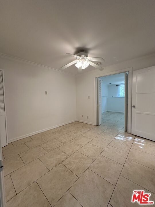 946 N Doheny Drive - Photo 11