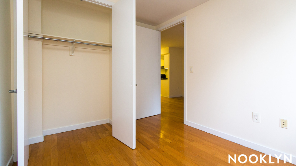 924 Metropolitan Avenue - Photo 12