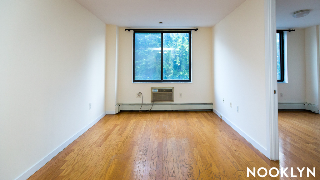 924 Metropolitan Avenue - Photo 4