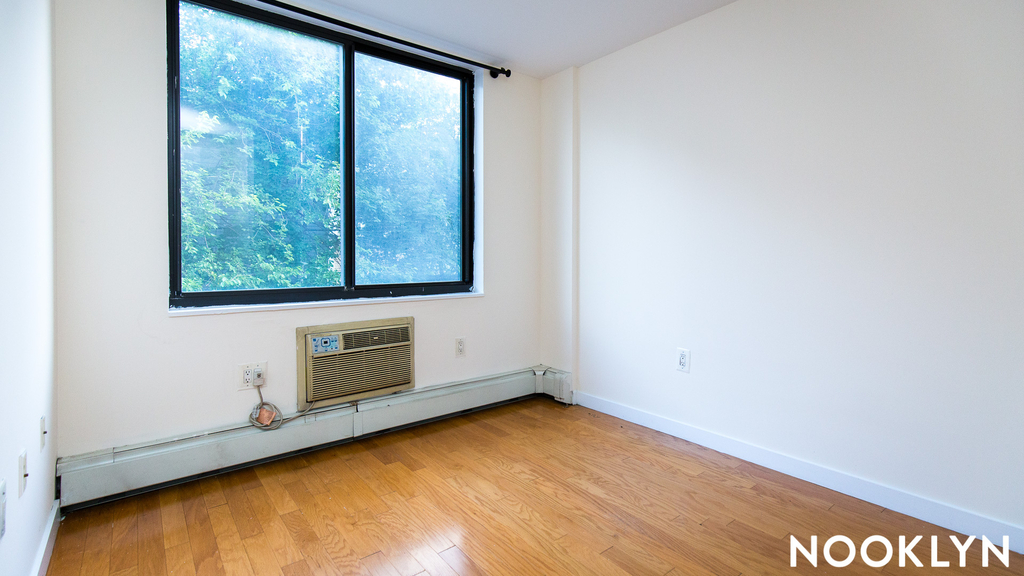 924 Metropolitan Avenue - Photo 2