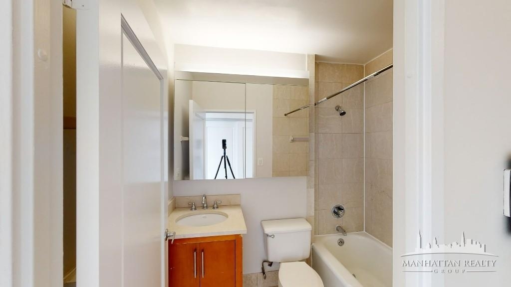 East 34th Street - Photo 3