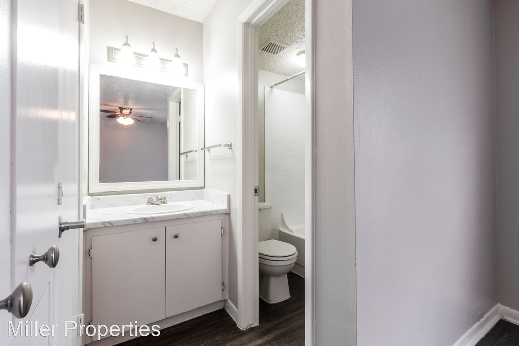 111 W 38th St #202 - Photo 6