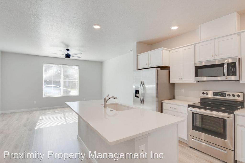 296 S. Baraya Way - Photo 6