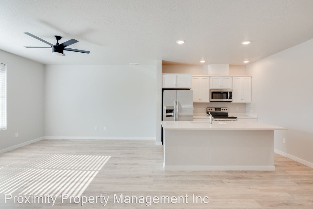 296 S. Baraya Way - Photo 4