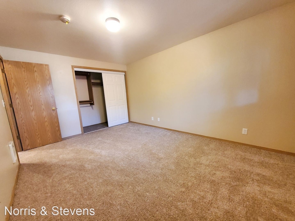 901 Pecan Ct - Photo 2