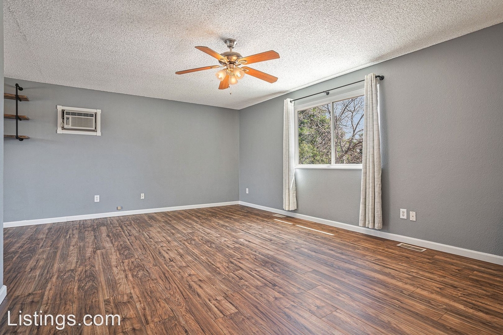 4922 Cita Dr - Photo 2