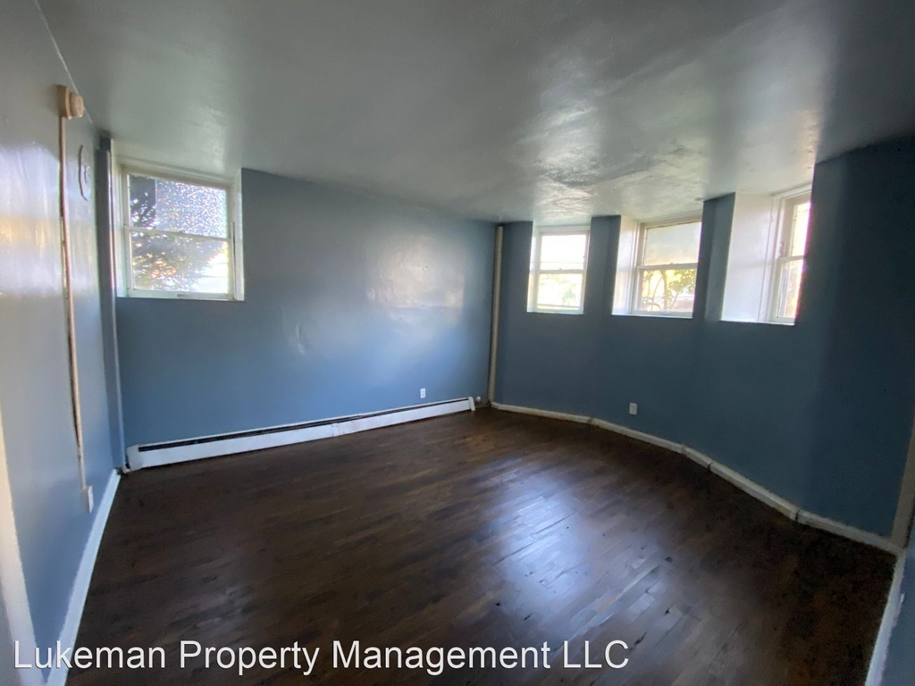 447 W Walnut St. - Photo 2