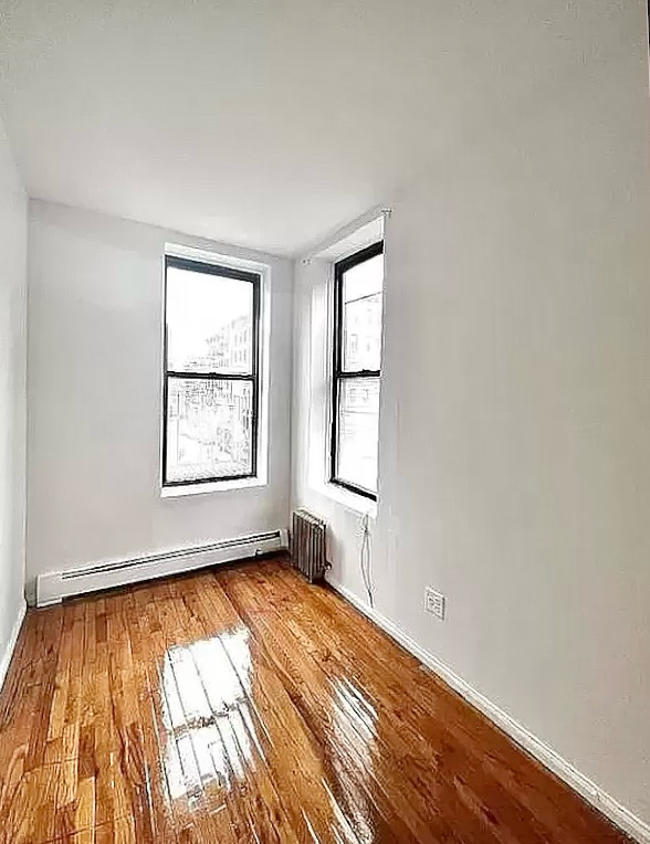 370 West 52nd Street - Photo 3