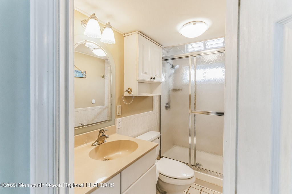 34 E Beach Way - Photo 12