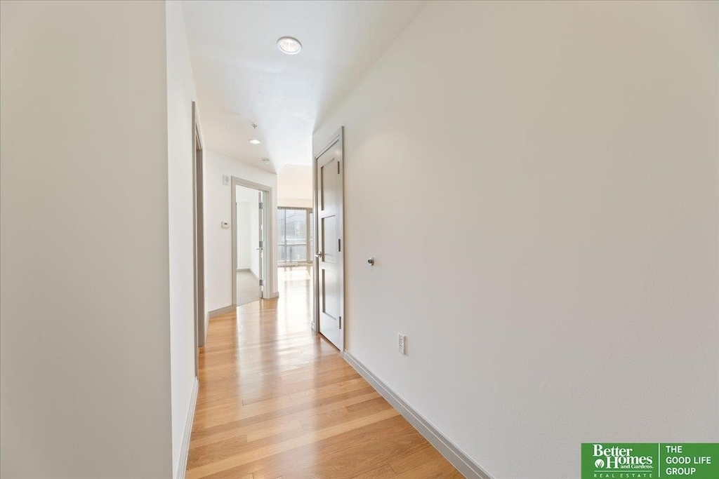 220 S 31 Avenue - Photo 1