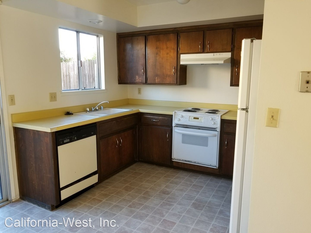 1338 & 1346 Galleon Way - Photo 2