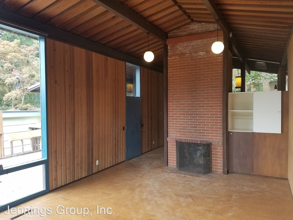 2497 Mission Ave - Photo 2
