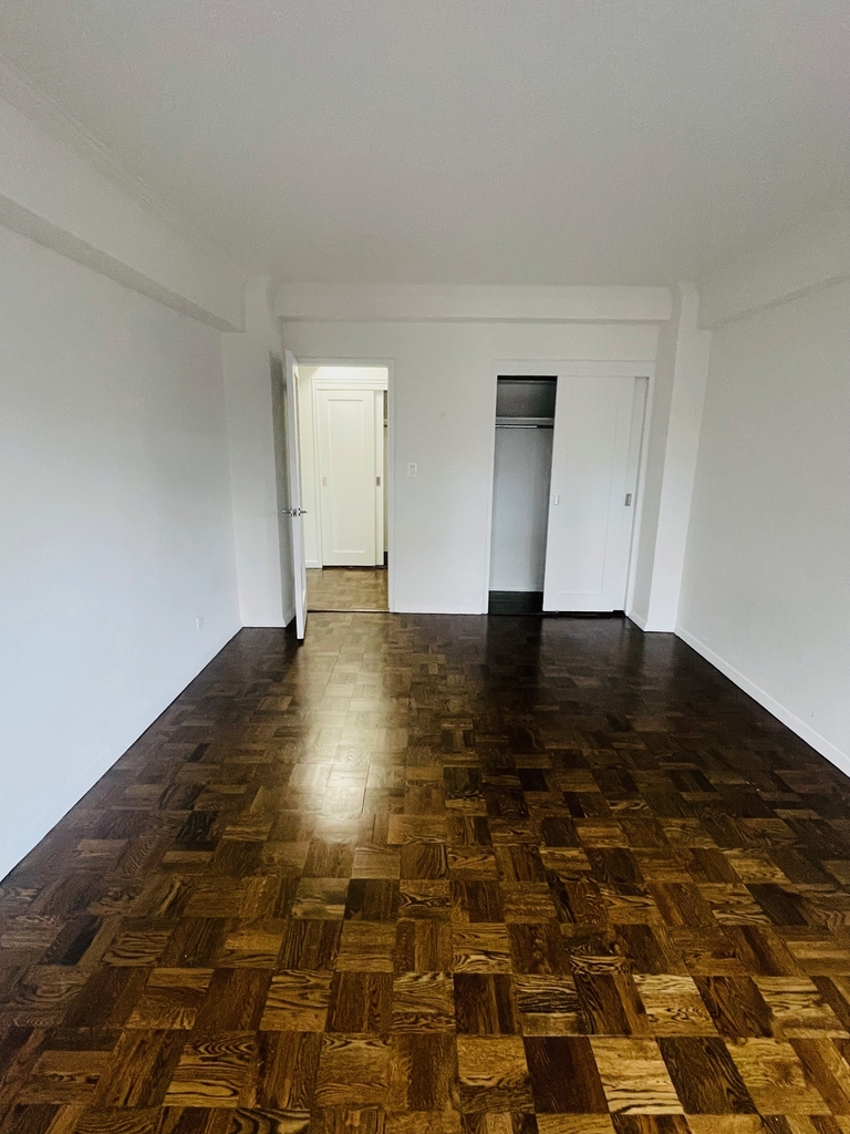 20 Beekman Place, 2C - Photo 11
