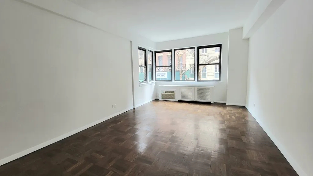20 Beekman Place, 2C - Photo 8