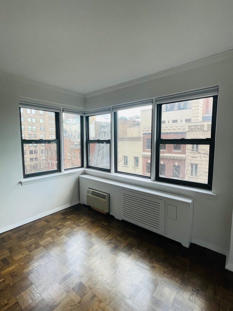 20 Beekman Place, 2C - Photo 9