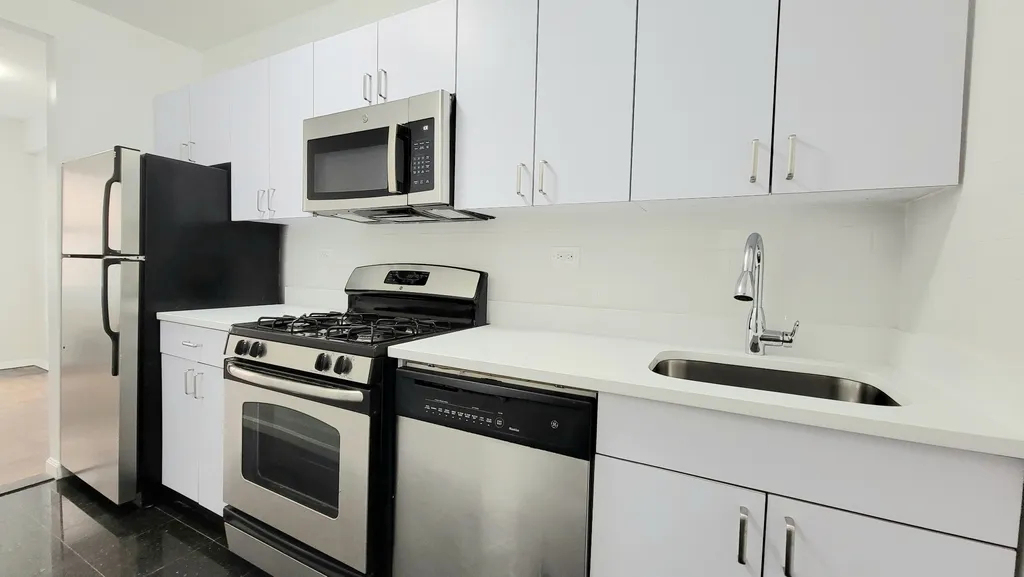 20 Beekman Place, 2C - Photo 3