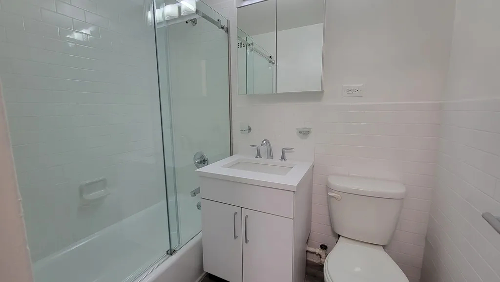 20 Beekman Place, 2C - Photo 14