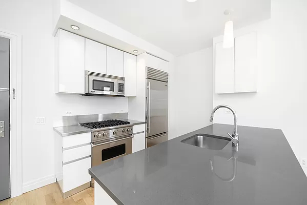 554 West 54th Street - Photo 3