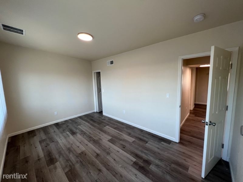 924 N Van Ness Ave - Photo 15