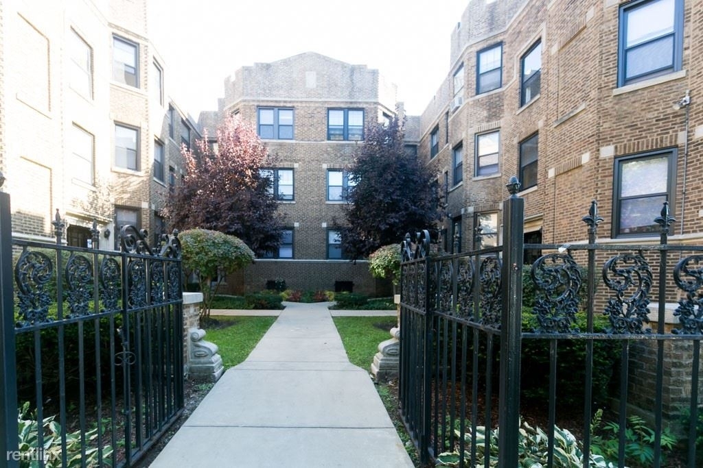 633 W. Cornelia, Unit E-4 - Photo 0