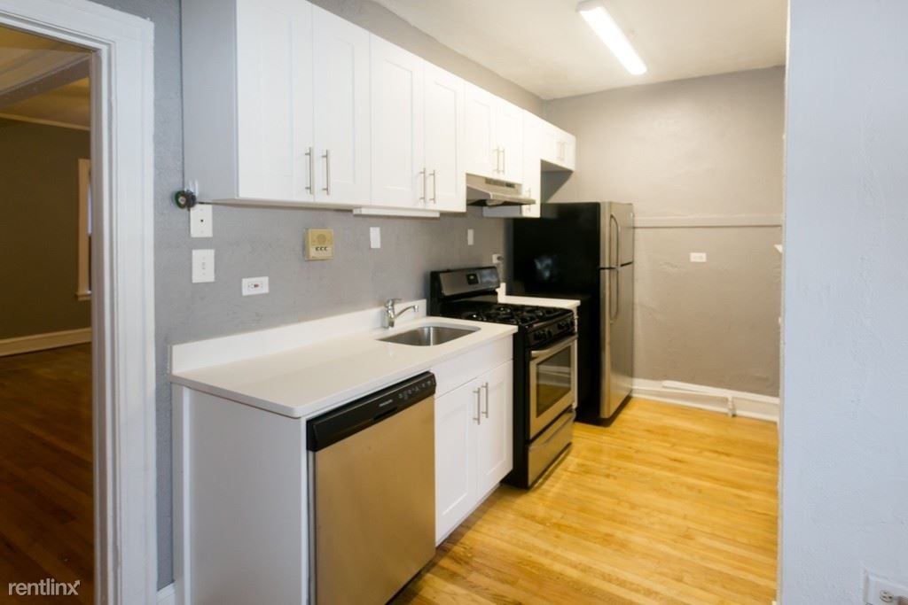 633 W. Cornelia, Unit E-4 - Photo 1