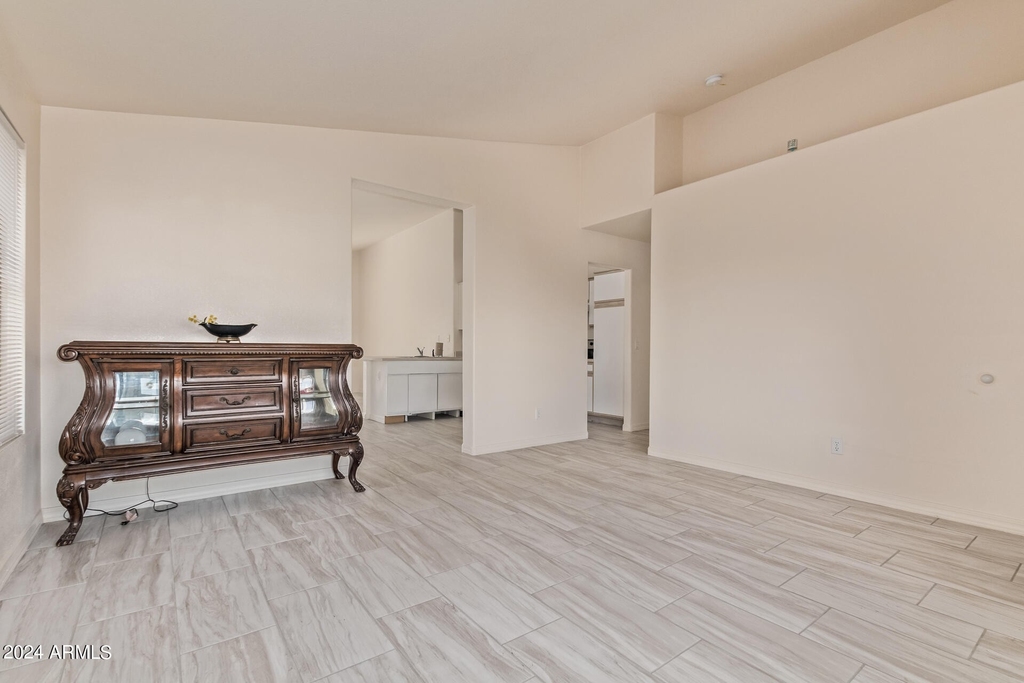 8563 W Mission Lane - Photo 5