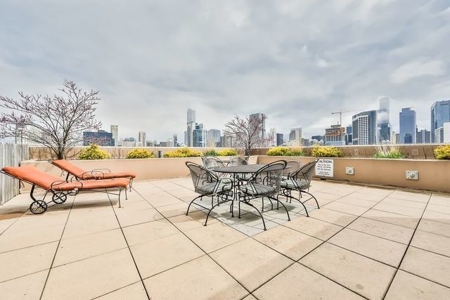 375 W Erie Street - Photo 14